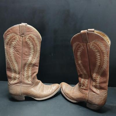 Men's cowboy boots size 9E