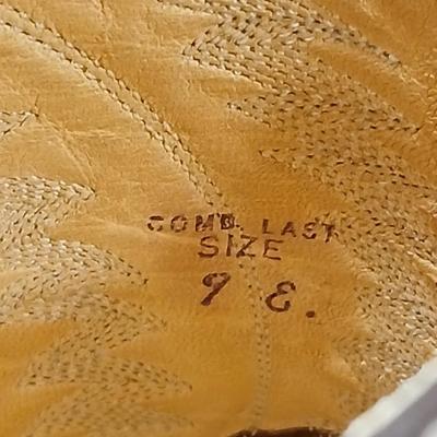 Men's cowboy boots size 9E