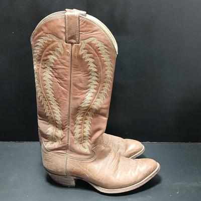 Men's cowboy boots size 9E