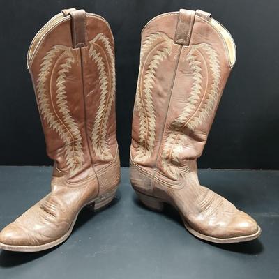 Men's cowboy boots size 9E
