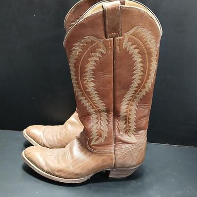 Men's cowboy boots size 9E