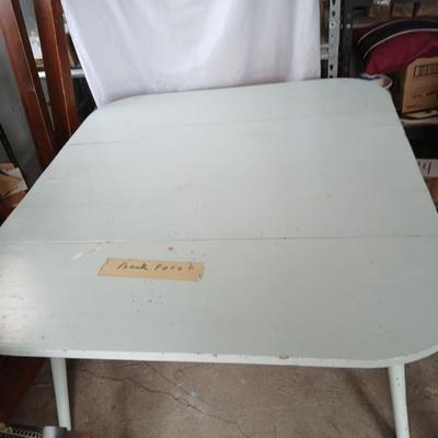 Antique wooden drop leaf table