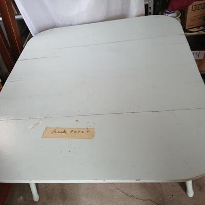 Antique wooden drop leaf table