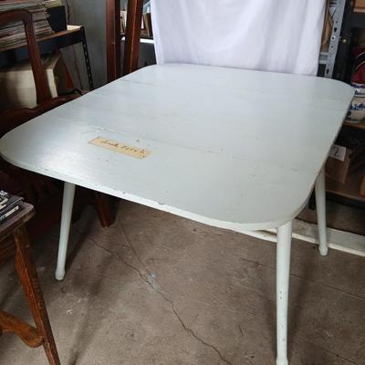 Antique wooden drop leaf table