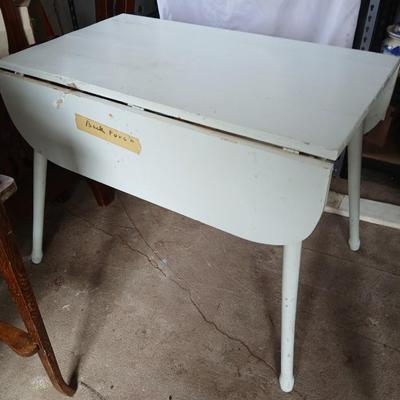 Antique wooden drop leaf table