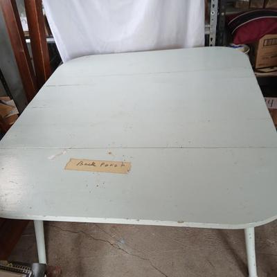 Antique wooden drop leaf table