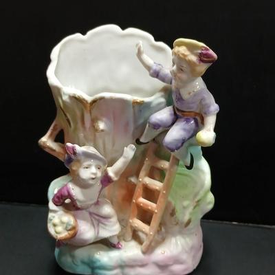 Escape The GIANT!! Jack and the Beanstalk Vase marked Japan