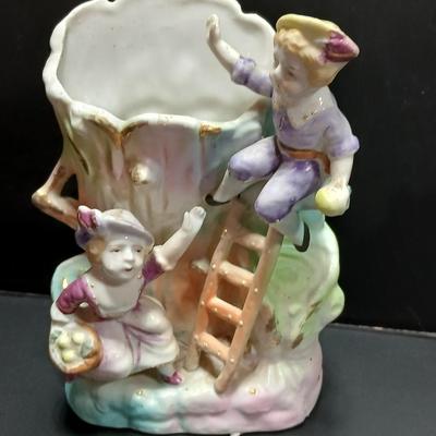 Escape The GIANT!! Jack and the Beanstalk Vase marked Japan