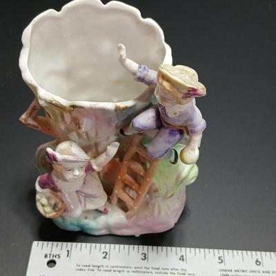 Escape The GIANT!! Jack and the Beanstalk Vase marked Japan