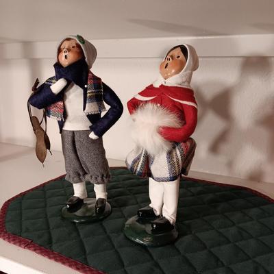 BYERS' CHOICE "THE CAROLERS"