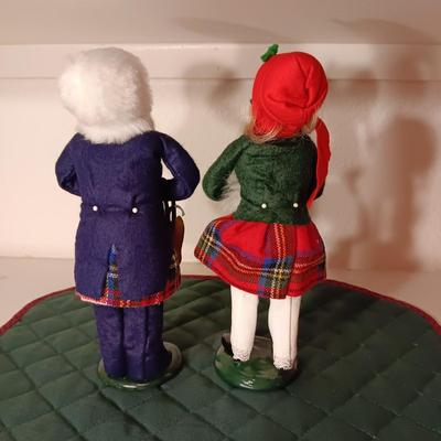BYERS' CHOICE "THE CAROLERS"