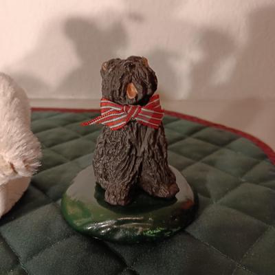STEIFF TEDDY BEAR AND 2 BYERS' CHOICE "THE CAROLERS" DOGS