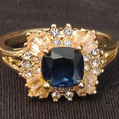 Beautiful Gold Tone Fashion Ring