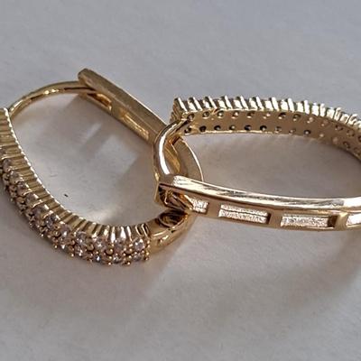 Absolutely beautiful fashion earrings