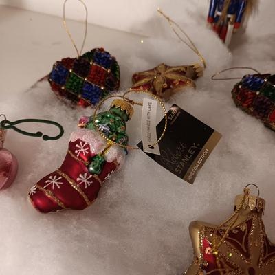 COLORFUL CHRISTMAS TREE ORNAMENTS