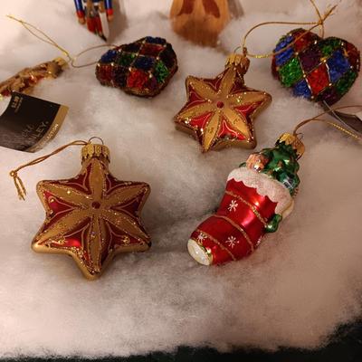 COLORFUL CHRISTMAS TREE ORNAMENTS
