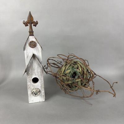 K711 Wooden Bird House with Birds Nest