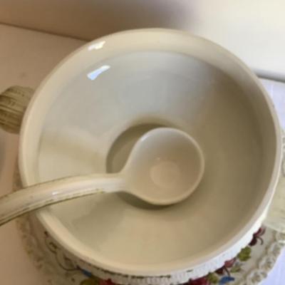 K718 Vintage Capodimonte Style Italian Soup Tureen with Ladle
