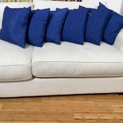 L736 Le Rodeo 6 Royal Blue Pillows