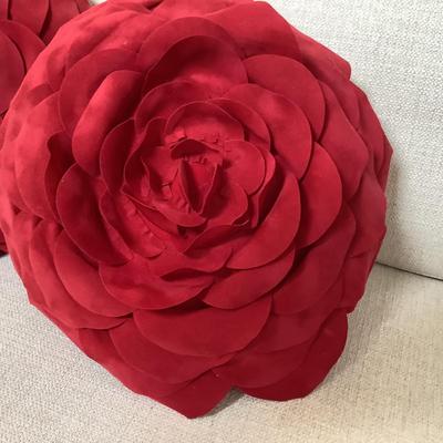 L738 Two Red Rose Accent Pillows