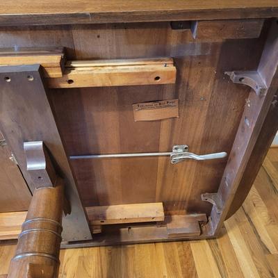 Tomlinsons of Highwater Point Expandable Dining Table (DR-EL)