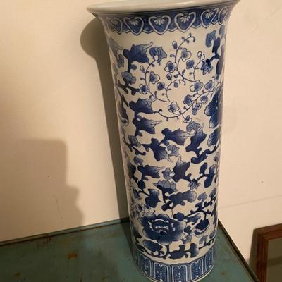 Vintage Chinese Porcelain Blue And White Floral Beaker Vase