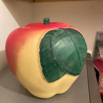 VINTAGE CERAMIC PEACH COOKIE JAR WITH LID