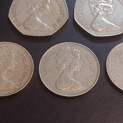 Set of Five Queen Elizabeth II New Pence Coins 50 and 10 Various Dates (95)