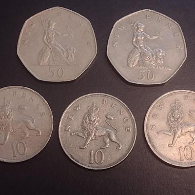 Set of Five Queen Elizabeth II New Pence Coins 50 and 10 Various Dates (95)