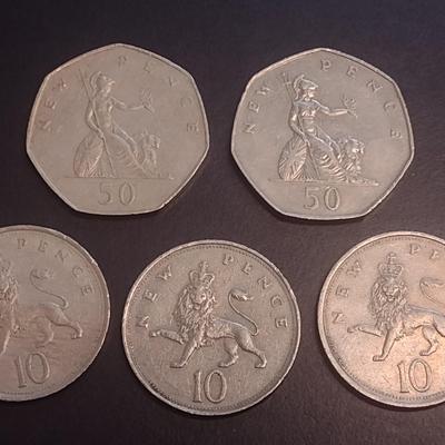Set of Five Queen Elizabeth II New Pence Coins 50 and 10 Various Dates (95)