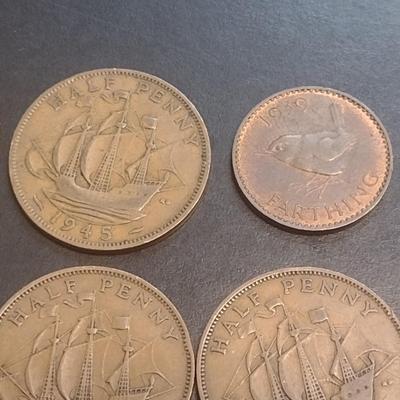 Set of Eight British Half-Pennies and a Farthing Various WWII Strike Dates Circulated (97)