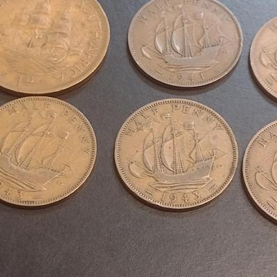 Set of Eight British Half-Pennies and a Farthing Various WWII Strike Dates Circulated (97)