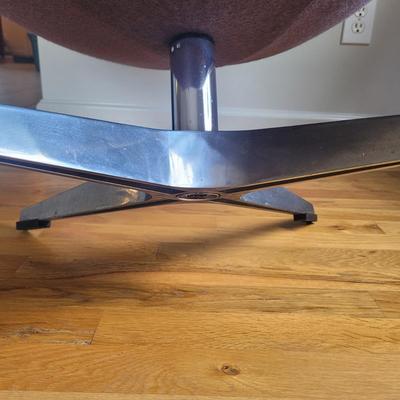 Pair of Egg Lounge Chairs (D-EL)