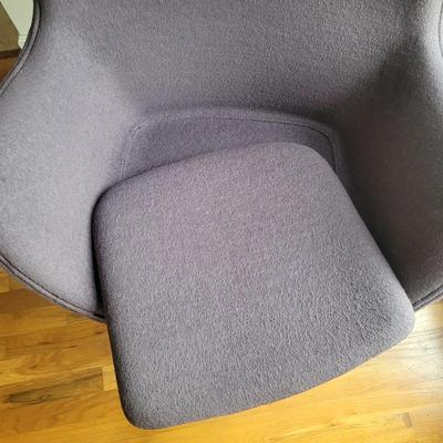 Pair of Egg Lounge Chairs (D-EL)