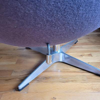 Pair of Egg Lounge Chairs (D-EL)