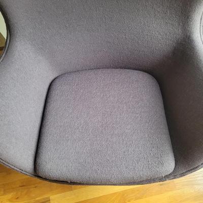 Pair of Egg Lounge Chairs (D-EL)