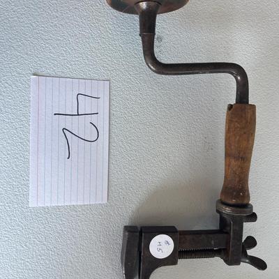 Tool wrench brace