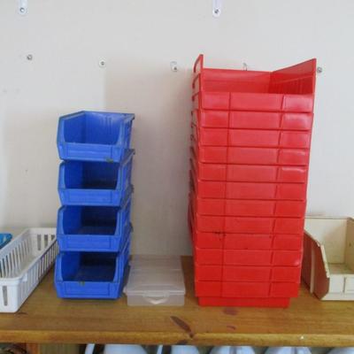 18 Pieces Of Plastic Parts Containers
