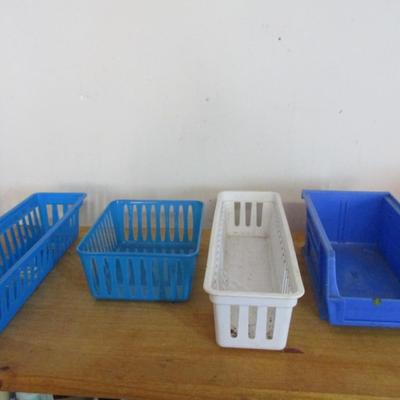 18 Pieces Of Plastic Parts Containers