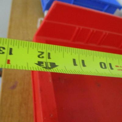 18 Pieces Of Plastic Parts Containers