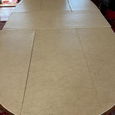 Tasty Dining Room Table & Chairs