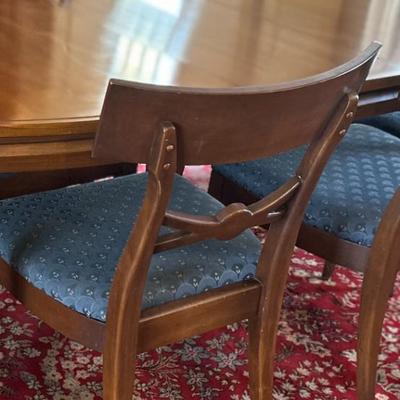 Tasty Dining Room Table & Chairs