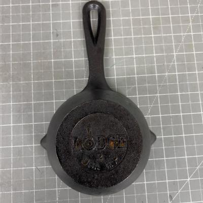 Lodge Cast Iron "Double Spout, 2 Cup, Melting Pot" 