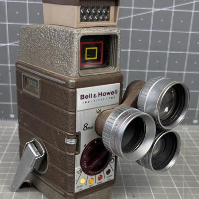 FABULOUS!!!! Bell & Howell  Two-Fifty-Two VINTAGE 8 MM Camera 