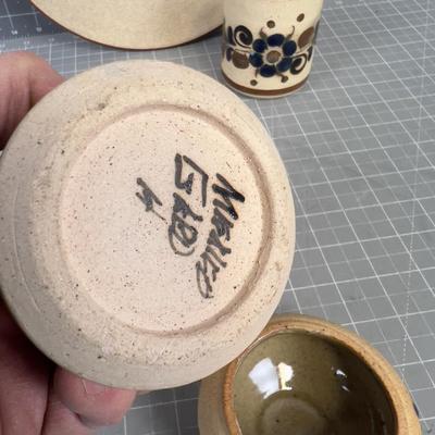 Mixed Lot of Mixed Pottery; Cups, Plate & Jar