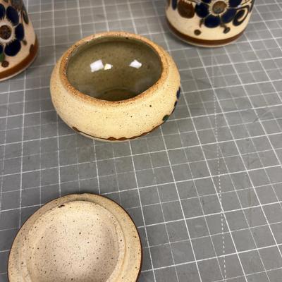 Mixed Lot of Mixed Pottery; Cups, Plate & Jar