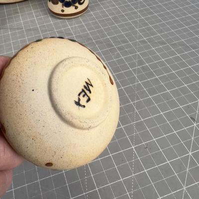 Mixed Lot of Mixed Pottery; Cups, Plate & Jar