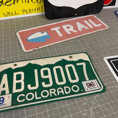 SINGS, Everywhere a Sign