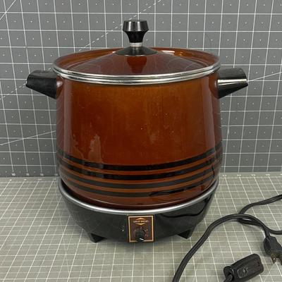 West Bend Slow Cooker '70's Enamel "Bean pot or Crock Pot. 