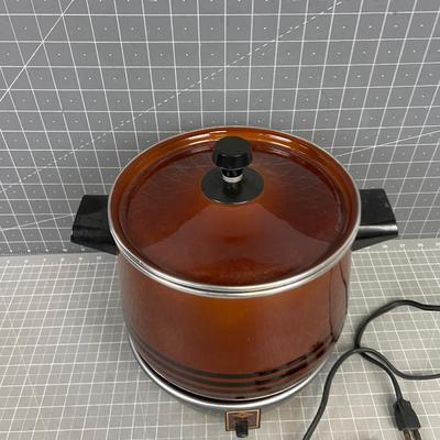 West Bend Slow Cooker '70's Enamel "Bean pot or Crock Pot. 